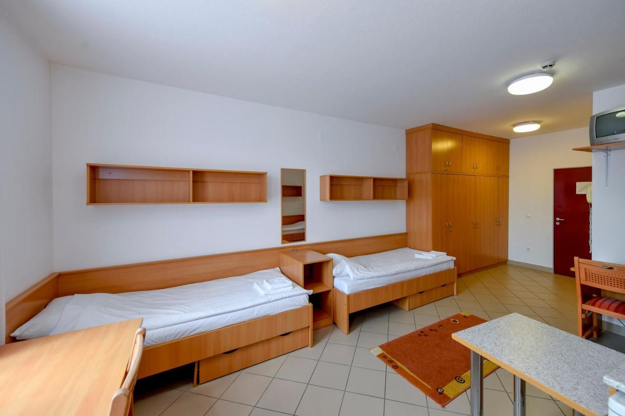 Campus Hotel Debrecen Eksteriør billede